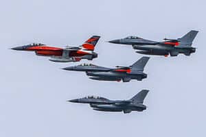 F-16 fly